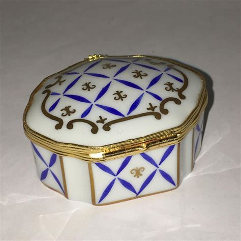 porcelain boxes with hinged lids